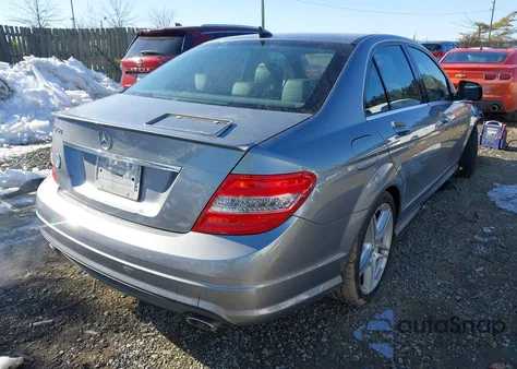 2008 Mercedes-Benz C 350 Sport z USA, uszkodzony, nr VIN WDDGF56X68F020928